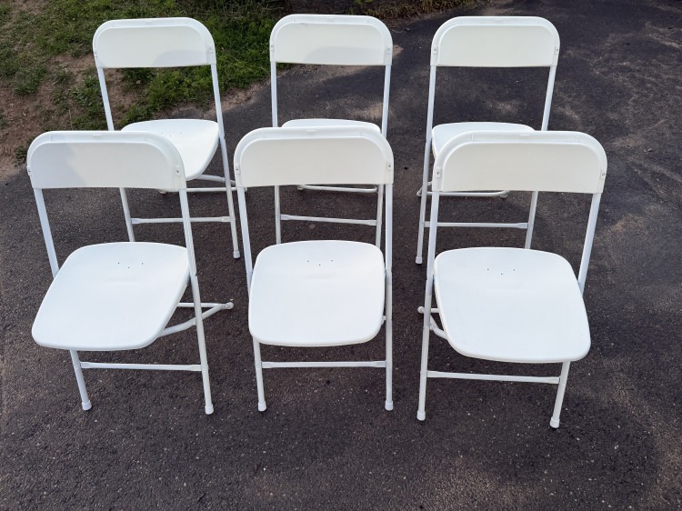 WHITE HEAVY DUTY FOLDING CHAIRS